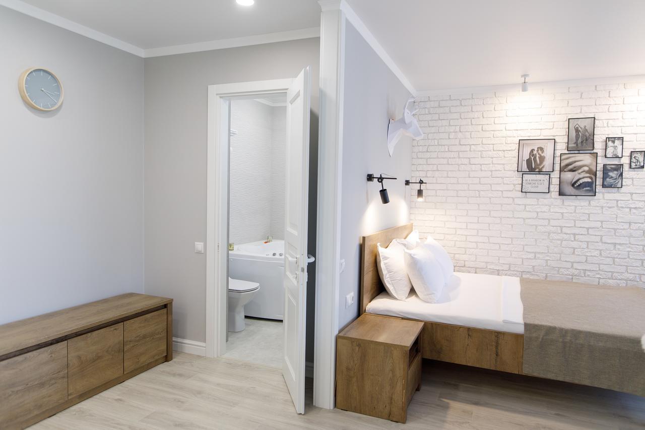 Studio Suite Near Lake With Jacuzzi Сумы Экстерьер фото